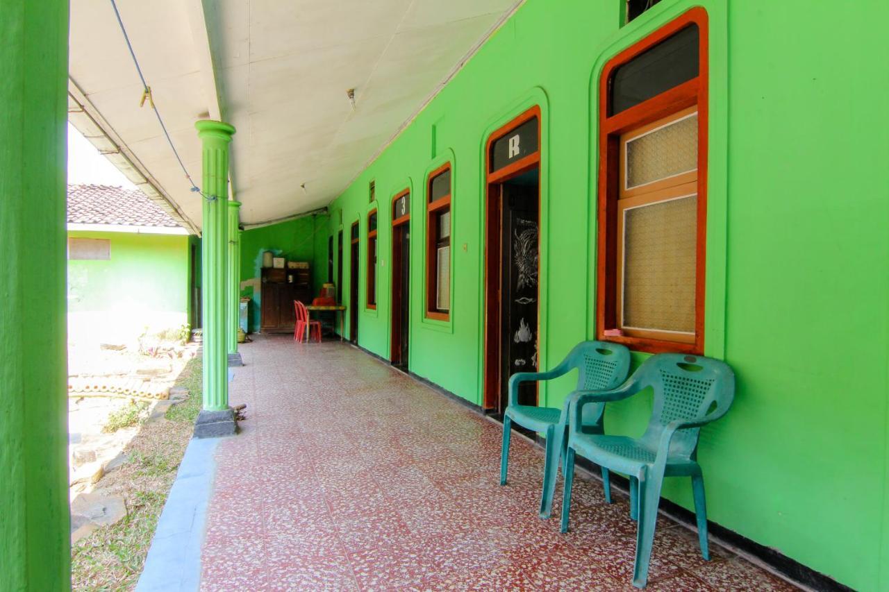 Losmen Melati Hotel Bantul Exterior photo